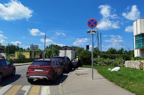 Знаки запрета остановки на въезде в КП «Лесные Поляны» поселения Сосенское вступили в силу